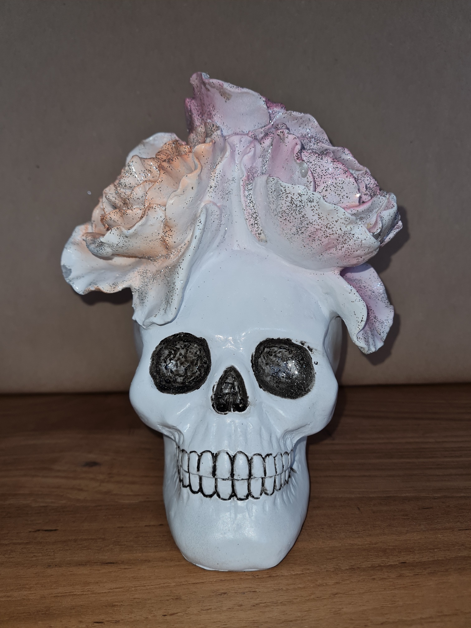 Skull wit bloem op hoofd €16.95